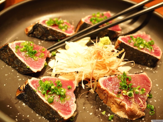 分厚い鰹の塩タタキを食べるなら 高知駅西隣にある居酒屋 雅 で決まり 株式会社末広 分厚い鰹の塩タタキを食べるなら 高知駅西隣にある居酒屋 雅 で決まり 株式会社末広